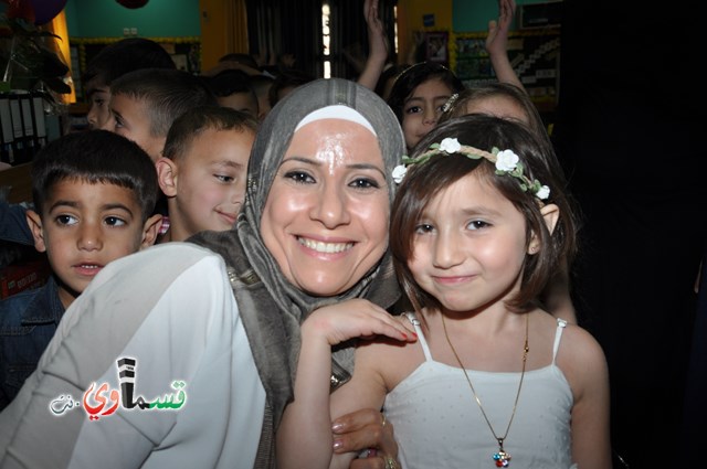 كفرقاسم – فيديو: بساتين الامل, السلام , والمحبة تحتفل بعيد الام على انغام عمو انس وجوقته ..